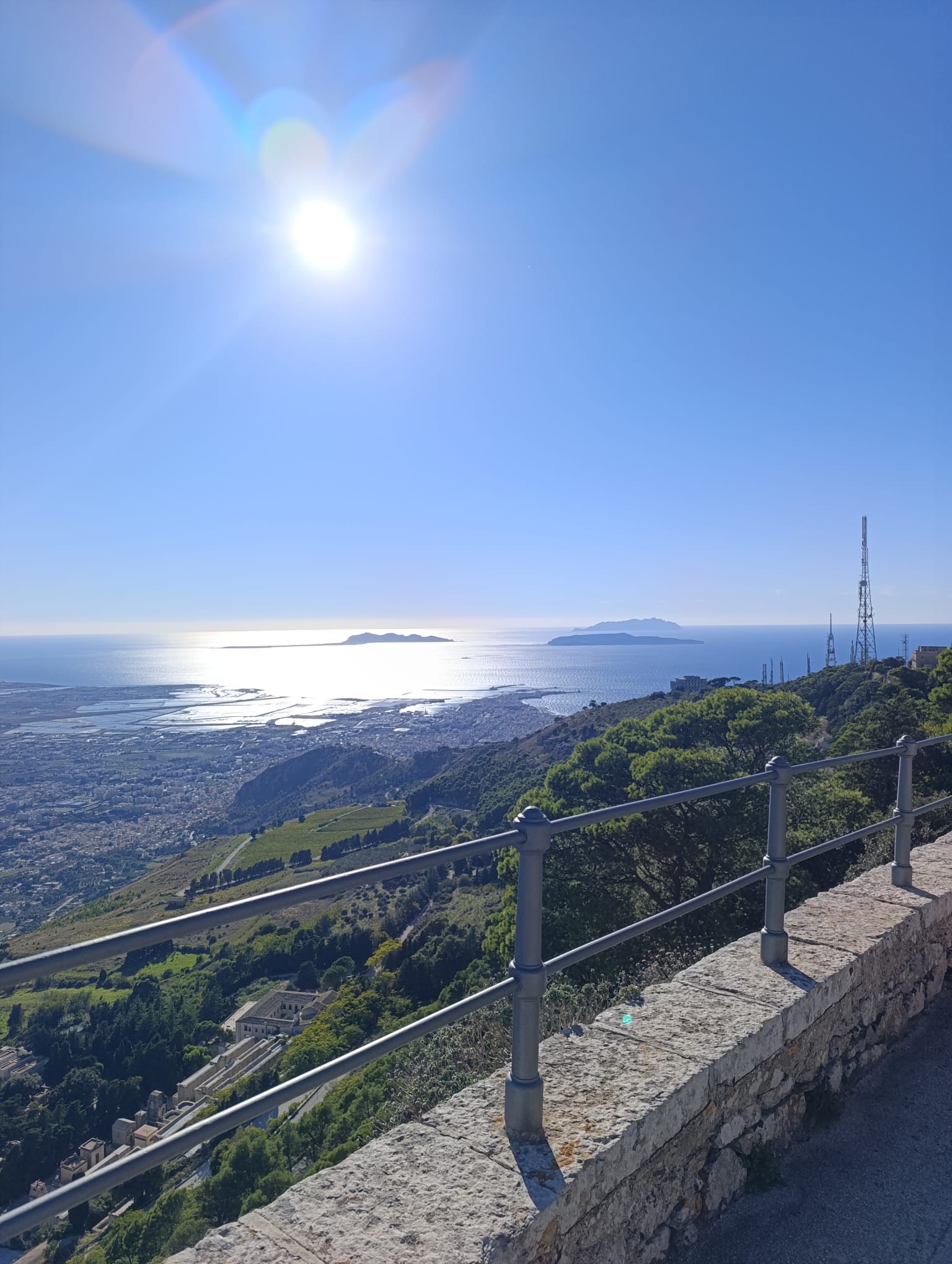 Erice – miasto w chmurach, gdzie czas trochę się zgubił — Erice – the city in the clouds where time has somewhat lost its way — Erice – città tra le nuvole, dove il tempo si è un po’ perso
